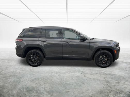 2026 Jeep Grand Cherokee Altitude