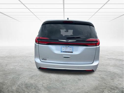 Silver Mist Clearcoat 2024 Chrysler Pacifica Touring L