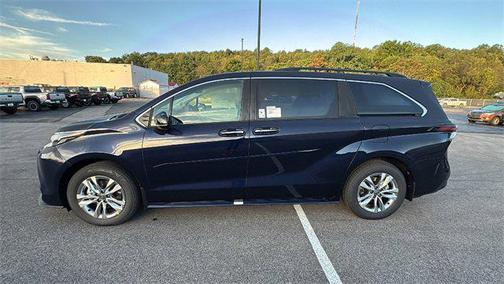 2025 Toyota Sienna XLE 7 Passenger