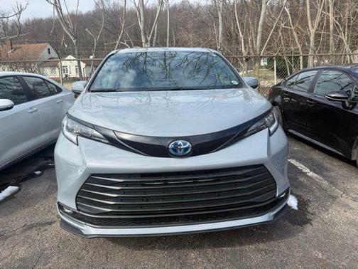 2025 Toyota Sienna Woodland Edition