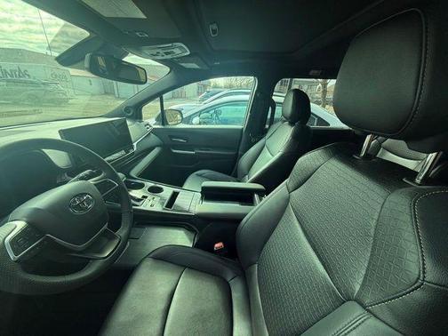 2025 Toyota Sienna Woodland Edition