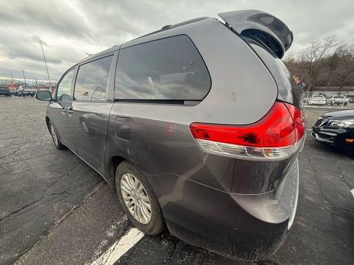 2011 Toyota Sienna XLE
