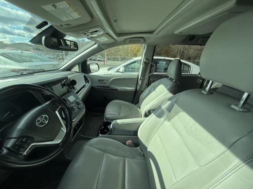 2018 Toyota Sienna XLE Premium