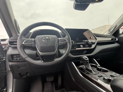 2025 Toyota Highlander Limited