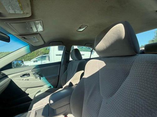 Classic Silver Metallic 2011 Toyota Camry LE