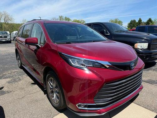 Ruby Flare Pearl 2022 Toyota Sienna XLE