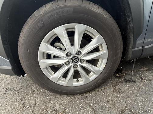 2025 Toyota Corolla Cross LE