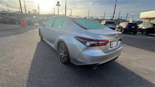 2022 Toyota Camry Hybrid XLE