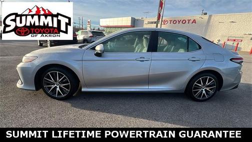 2022 Toyota Camry Hybrid XLE