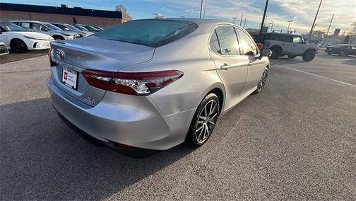 2022 Toyota Camry Hybrid XLE