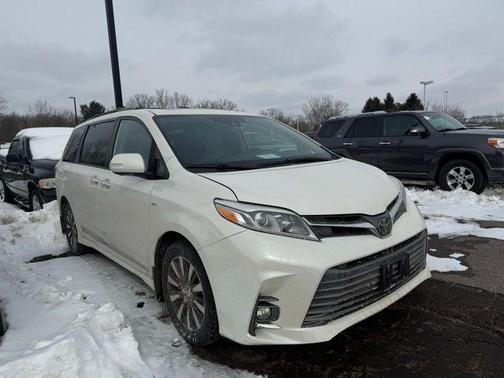 2020 Toyota Sienna XLE