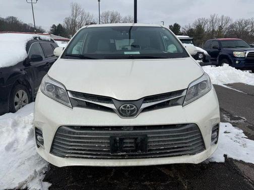 2020 Toyota Sienna XLE