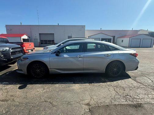 2019 Toyota Avalon Hybrid XSE