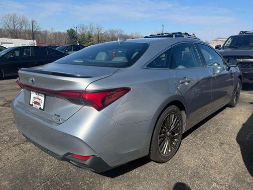 2019 Toyota Avalon Hybrid XSE