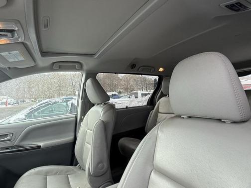 2017 Toyota Sienna XLE