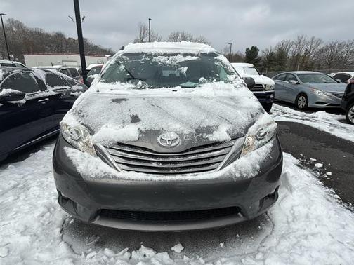2017 Toyota Sienna XLE