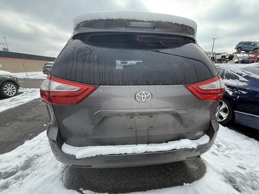 2017 Toyota Sienna XLE