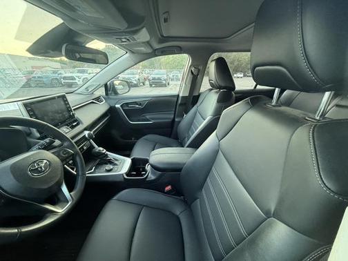 2022 Toyota RAV4 Hybrid XLE Premium