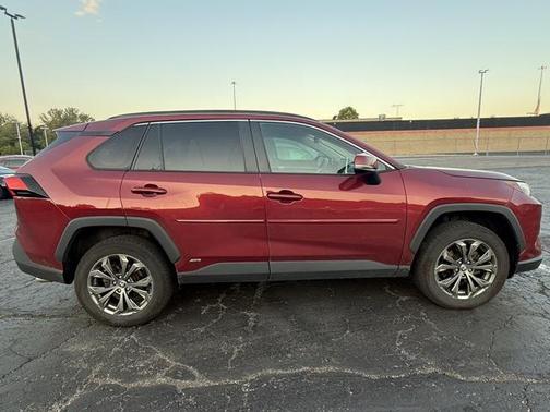 2022 Toyota RAV4 Hybrid XLE Premium