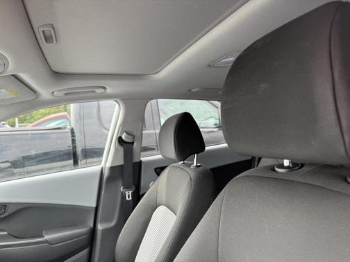2021 Hyundai KONA SEL Plus