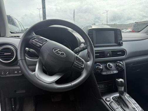2021 Hyundai KONA SEL Plus