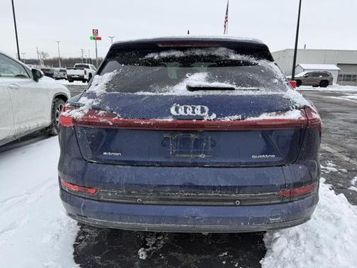 2022 Audi e-tron Premium