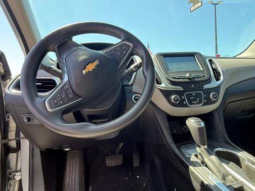 Silver Ice Metallic 2018 Chevrolet Equinox LS