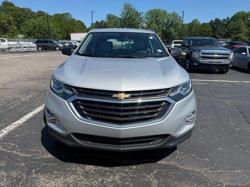 Silver Ice Metallic 2018 Chevrolet Equinox LS
