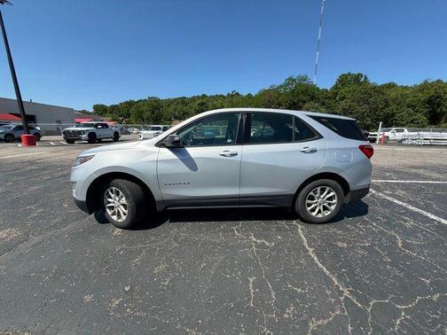 Silver Ice Metallic 2018 Chevrolet Equinox LS