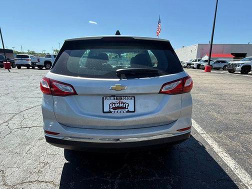 Silver Ice Metallic 2018 Chevrolet Equinox LS