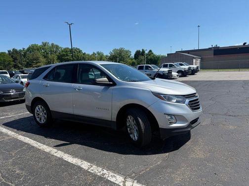 Silver Ice Metallic 2018 Chevrolet Equinox LS