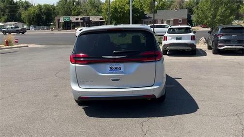 2023 Chrysler Pacifica Touring-L