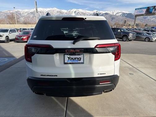 2021 GMC Acadia SLT