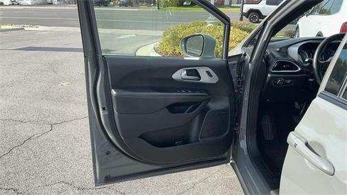 2020 Chrysler Pacifica Touring-L Plus