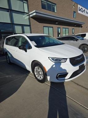 2024 Chrysler Pacifica Touring-L