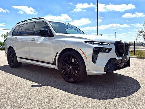 Mineral White Metallic 2025 BMW X7 M60i