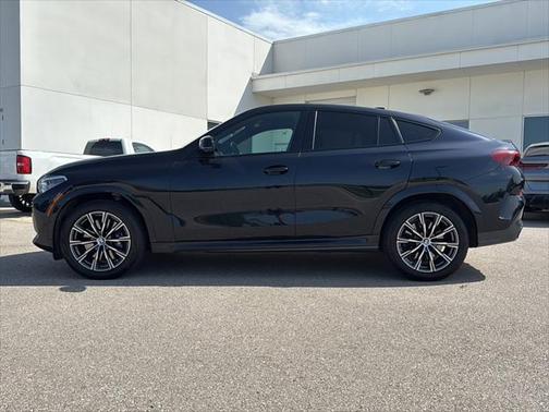 2022 BMW X6 M50i