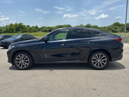 2022 BMW X6 M50i