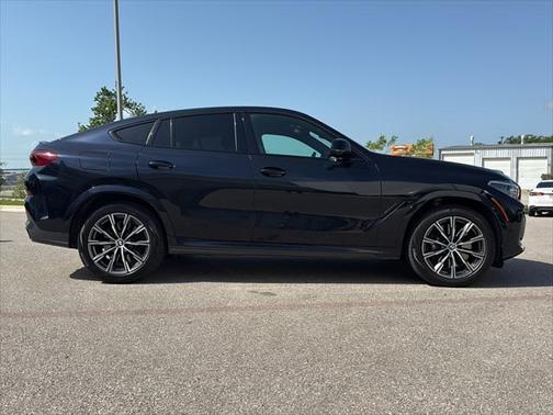 2022 BMW X6 M50i