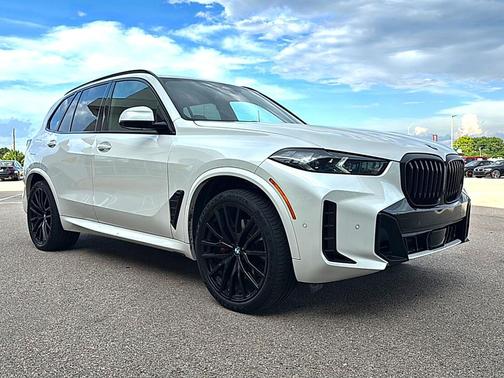 Mineral White Metallic 2024 BMW X5 sDrive40i