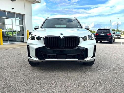 Mineral White Metallic 2024 BMW X5 sDrive40i