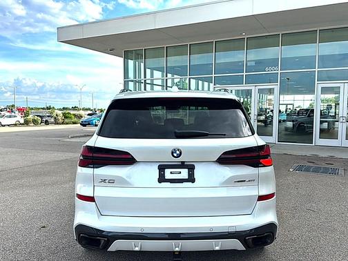 Mineral White Metallic 2024 BMW X5 sDrive40i