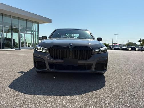 2022 BMW 740 i