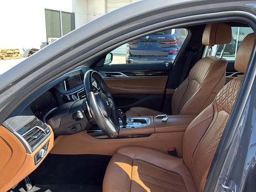 2022 BMW 740 i