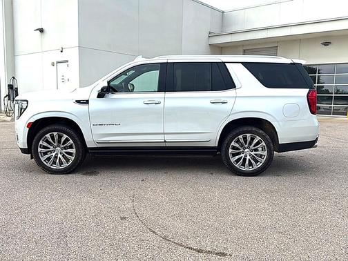 White Frost Tricoat 2022 GMC Yukon Denali