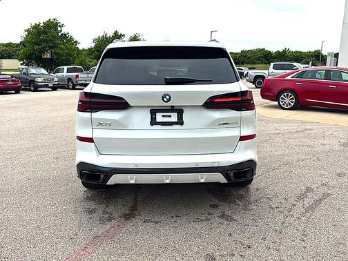 Mineral White Metallic 2026 BMW X5 sDrive40i