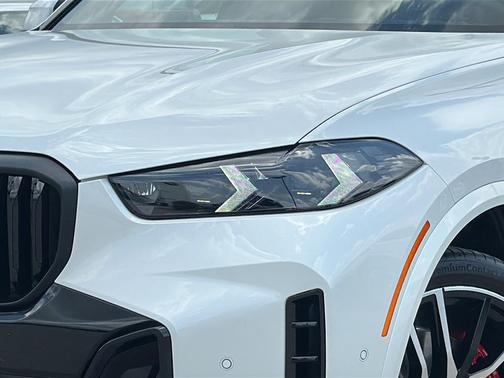 Mineral White Metallic 2026 BMW X5 sDrive40i