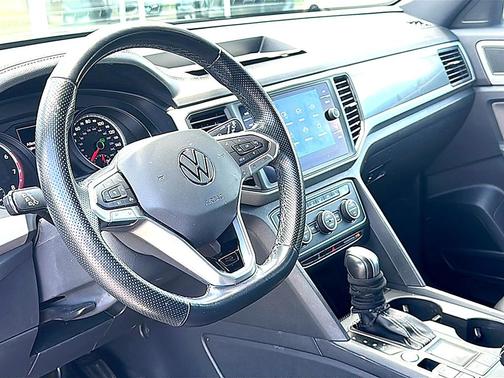 Pure Gray 2021 Volkswagen Atlas Cross Sport 3.6L V6 SE w/Technology R-Line