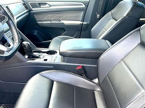 Pure Gray 2021 Volkswagen Atlas Cross Sport 3.6L V6 SE w/Technology R-Line