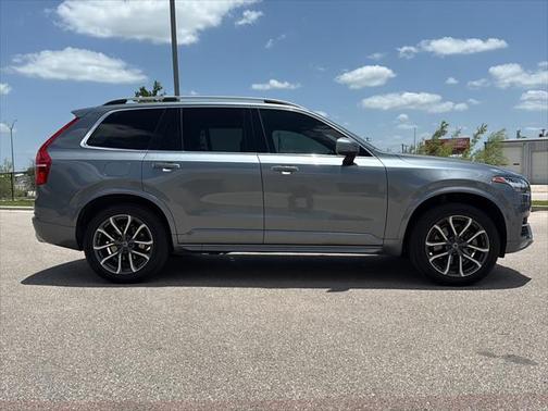2018 Volvo XC90 T6 Momentum